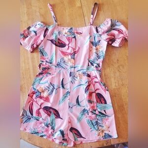 NWT Red Leaf romper pink with tropical leaves Size small